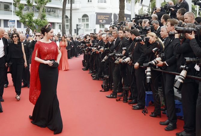 Lý Nhã Kỳ lộng lẫy như công chúa đầy lôi cuốn trên thảm đỏ Cannes - Ảnh 10