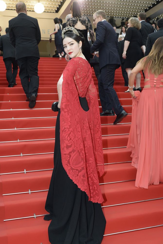 Lý Nhã Kỳ lộng lẫy như công chúa đầy lôi cuốn trên thảm đỏ Cannes - Ảnh 12