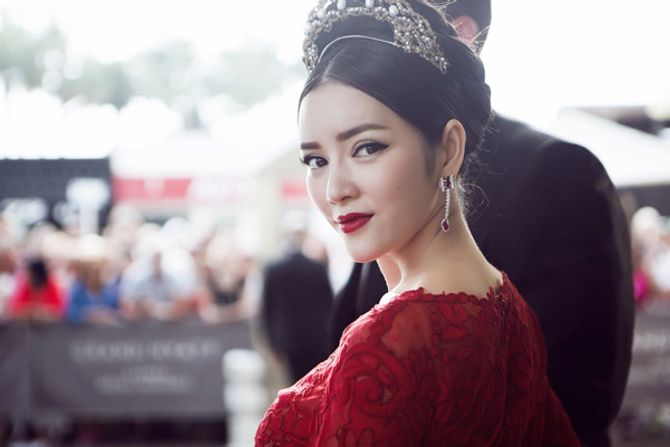 Lý Nhã Kỳ lộng lẫy như công chúa đầy lôi cuốn trên thảm đỏ Cannes - Ảnh 7