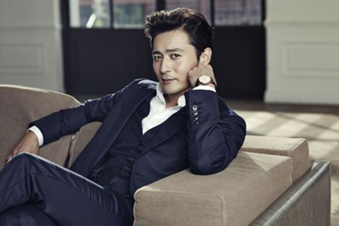 43 tuổi, Jang Dong Gun trở thành "mỹ nam thế kỷ" - Ảnh 1