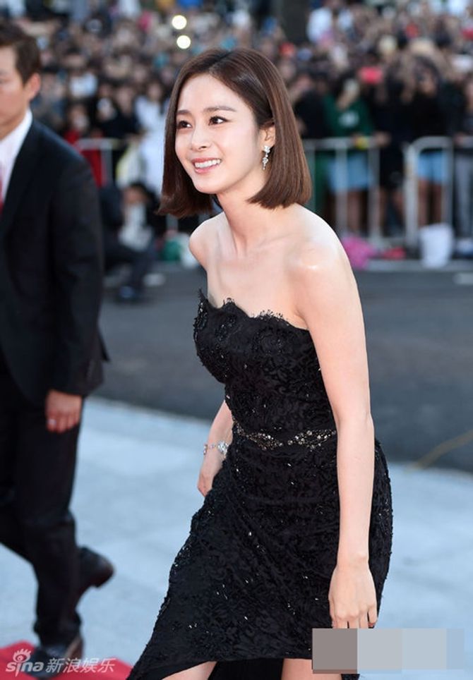 Kim Tae Hee "đẹp đến nghẹt thở" trong bộ đầm xẻ gợi cảm - Ảnh 5
