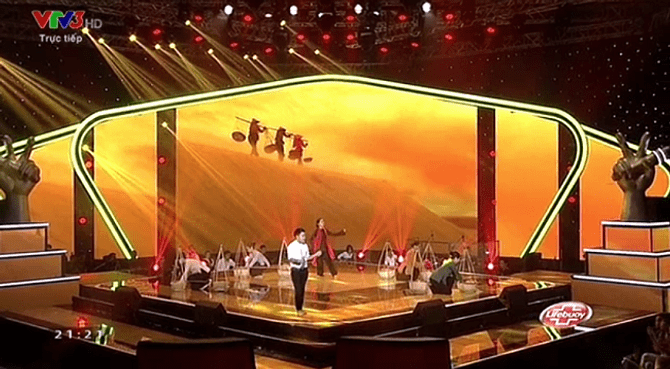 Bán kết Giọng hát Việt Nhí 2015: Đức Phúc đeo mặt nạ nhảy điệu "đi xe máy"  - Ảnh 3