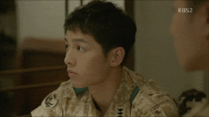 "Hậu duệ Mặt Trời" tập 8: Song Hye Kyo phát hoảng vì lộ chuyện hôn Song Joong Ki - Ảnh 7
