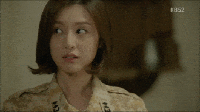 "Hậu duệ Mặt Trời" tập 8: Song Hye Kyo phát hoảng vì lộ chuyện hôn Song Joong Ki - Ảnh 8