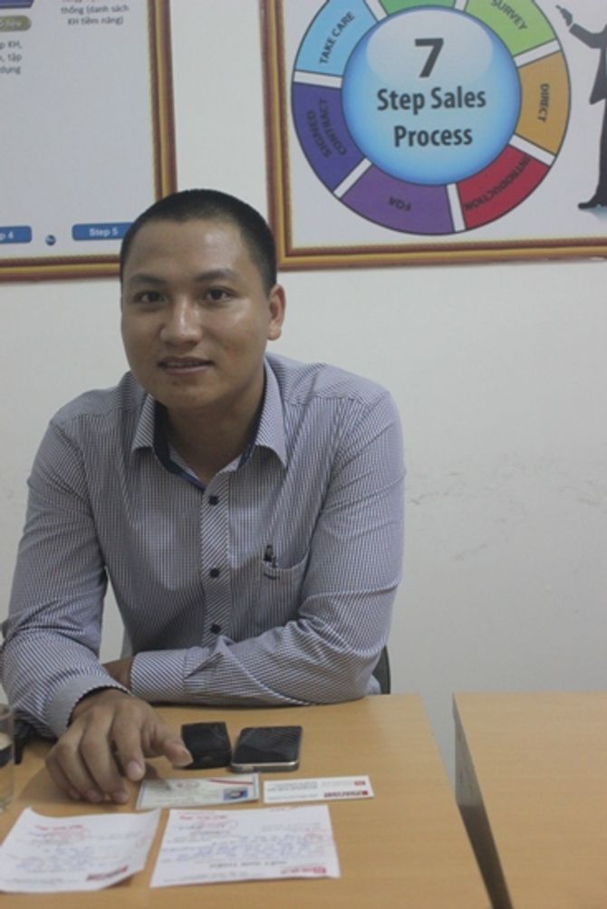 Chuyện “lạ” chỉ có ở Hà Tĩnh: CSGT phát mũ bảo hiểm cho người vi phạm - Ảnh 2
