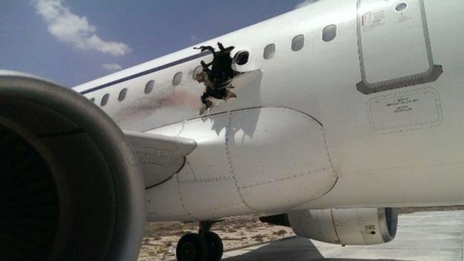 Al-Shabab nhận trách nhiệm vụ đánh bom máy bay tại Somalia - Ảnh 1
