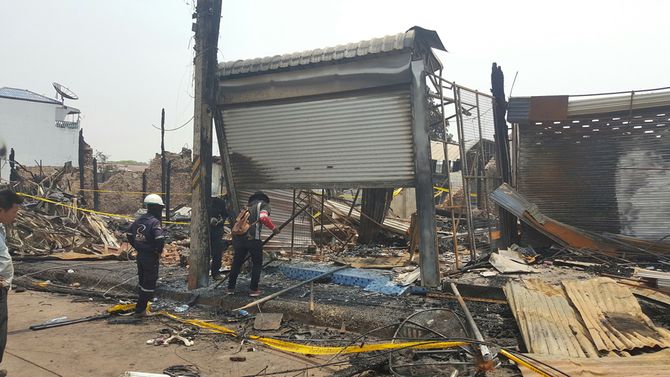 Cháy lớn thiêu rụi cửa hàng của 13 gia đình Việt kiều Thái Lan - Ảnh 2