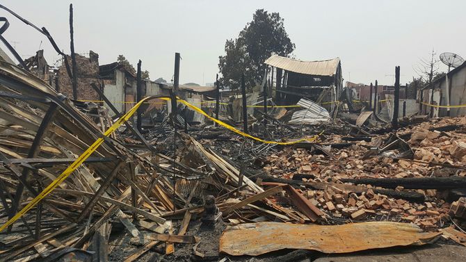 Cháy lớn thiêu rụi cửa hàng của 13 gia đình Việt kiều Thái Lan - Ảnh 1