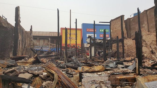Cháy lớn thiêu rụi cửa hàng của 13 gia đình Việt kiều Thái Lan - Ảnh 3