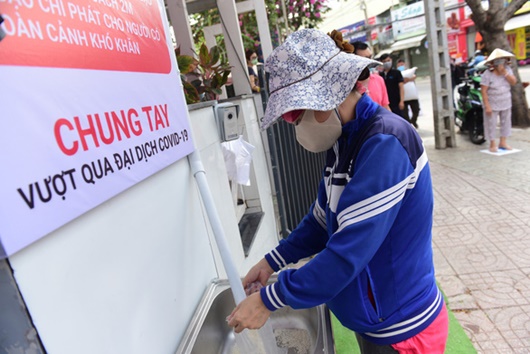 TP.HCM có thêm 2 “máy ATM” phát gạo miễn phí cho người nghèo