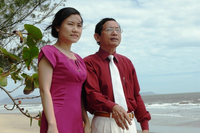  Đại gia Lê Ân cùng người vợ trẻ.