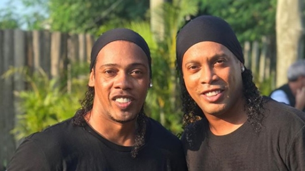 Ronaldinho phải ngồi tù, bản copy của anh nhờ vậy kiếm tiền mỏi tay - Ảnh 3