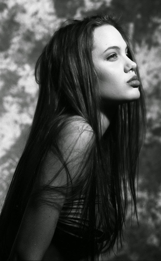 Hé lộ loạt ảnh bikini quyến rũ "chết người" của Angelina Jolie năm 16 tuổi - Ảnh 7