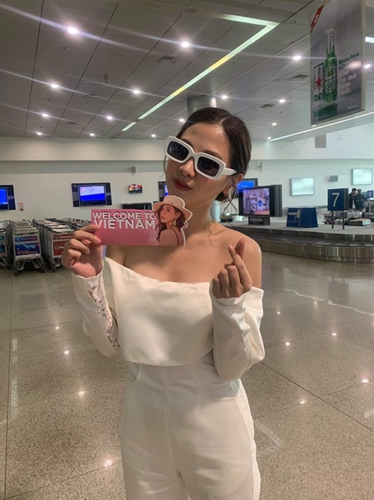 Nữ chính "Chiếc lá cuốn bay" khoe vẻ đẹp không tỳ vết giữa "vòng vây" fan Việt - Ảnh 7