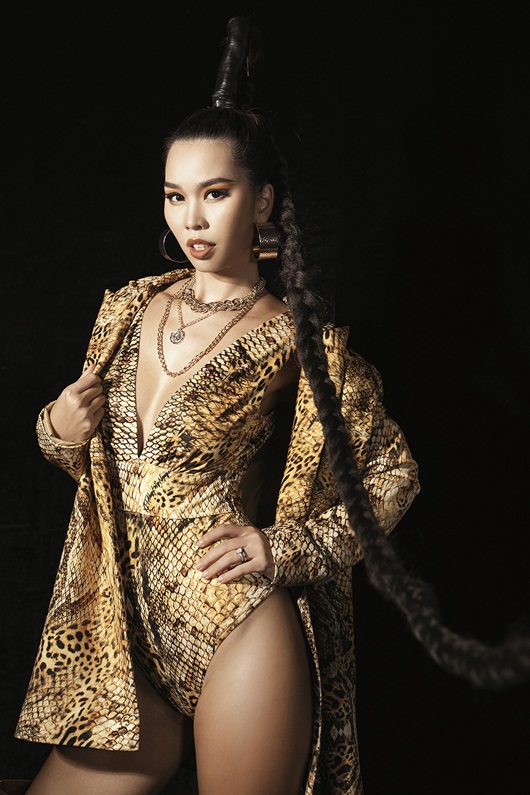 Hà Anh tái xuất sàn diễn trong show thời trang của Xuân Lan - Ảnh 9