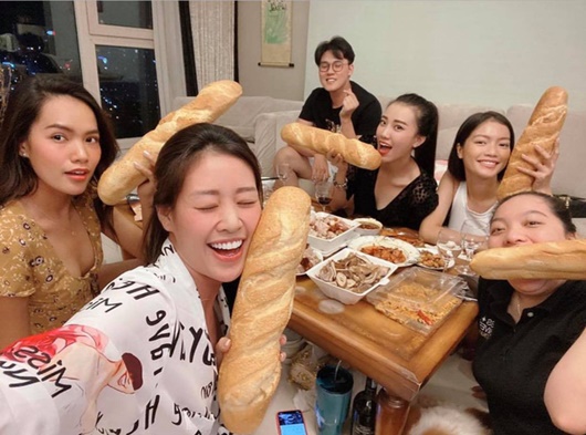 Sao Việt đua nhau chia sẻ hình ảnh với bánh mì vừa tự hào, vừa...ngon miệng - Ảnh 4