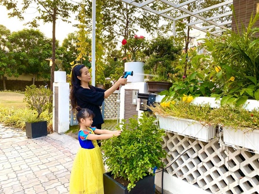 Á hậu Trịnh Kim Chi hé lộ vườn hoa trái xanh mướt mắt bên trong biệt thự rộng 200m2 - Ảnh 3