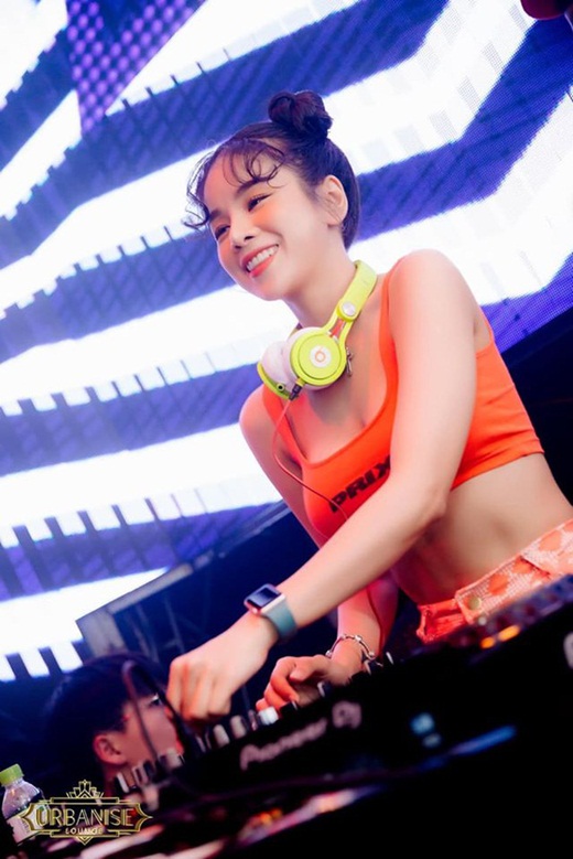 Hé lộ về nữ DJ hot nhất Rap Việt: Nhan sắc như búp bê, thân hình bốc lửa - Ảnh 4