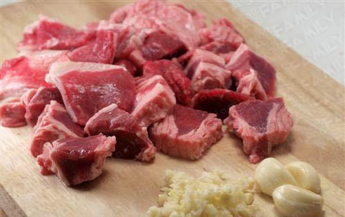 Cách nấu món thịt bò sốt vang đơn giản thơm ngậy