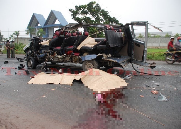 Hiện trường vụ tai nạn giao thông ở Tây Ninh, 6 người tử vong