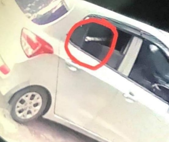 Lộ hình ảnh xe ô tô chở sát thủ chĩa súng bắn giang hồ đất Cảng - Ảnh 1