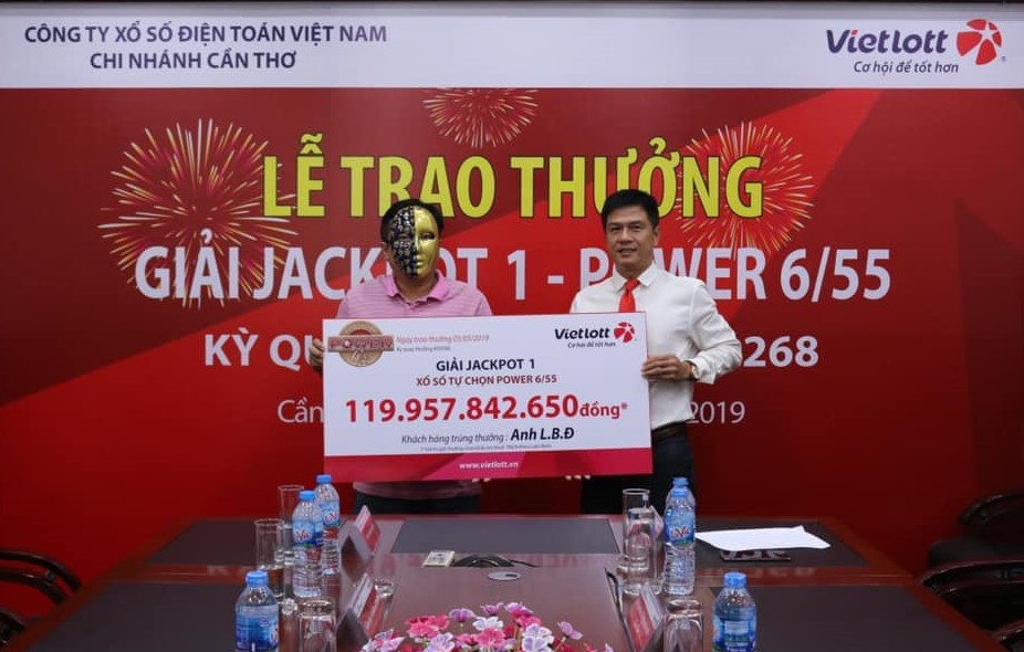Vietlott trao giải thưởng Jackpot "khủng" gần 120 tỷ đồng cho chủ nhân đến từ Cà Mau