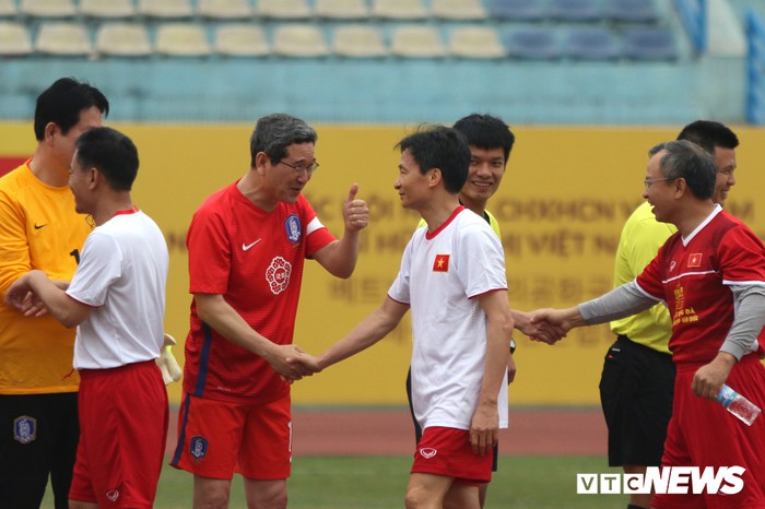 Phó Thủ tướng Vũ Đức Đam ghi 2 bàn trong trận bóng giao hữu với nghị sĩ Hàn Quốc - Ảnh 7