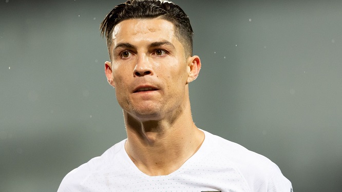 Cristiano Ronaldo nhiễm COVID-19, không thể ra sân gặp Thụy Điển - Ảnh 1