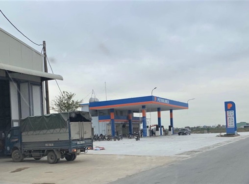 Hải Hậu - Nam Định: Cửa hàng xăng dầu không phép ngang nhiên tồn tại, chính quyền biết nhưng chưa xử lý? - Ảnh 2