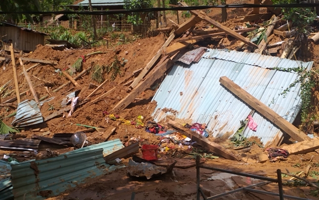 Vụ sạt lở đất ở Quảng Nam: Thầy cô động viên, giữ học sinh có người thân gặp nạn ở lại trường nội trú - Ảnh 1