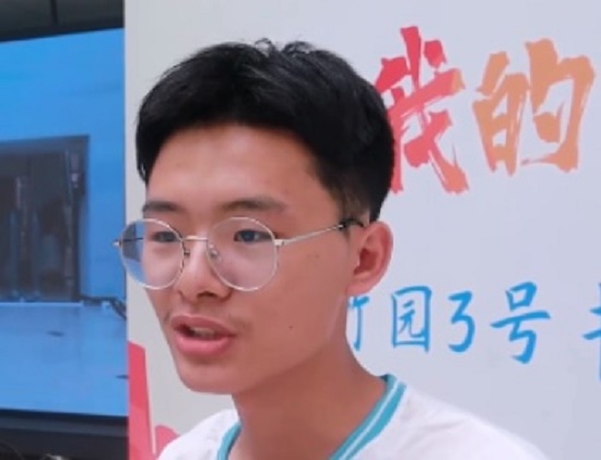 Tân sinh viên tại Trung Quốc được trao thưởng vì lý do hiếm ai ngờ tới - Ảnh 1