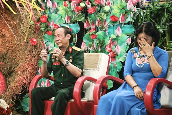 MC Quyền Linh, Ngọc Lan xúc động vì cuộc hôn nhân "đặc biệt của người vợ chiến sĩ đặc công - Ảnh 5