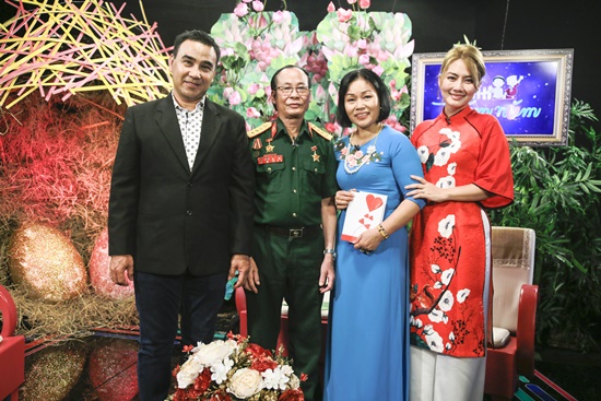 MC Quyền Linh, Ngọc Lan xúc động vì cuộc hôn nhân "đặc biệt của người vợ chiến sĩ đặc công - Ảnh 4