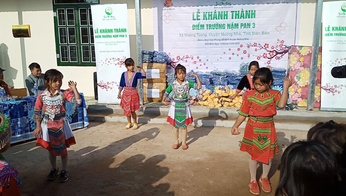 Long trọng tổ chức khánh thành công trình phòng học Thanh Mộc Hương thứ 1 tại Điện Biên  - Ảnh 8