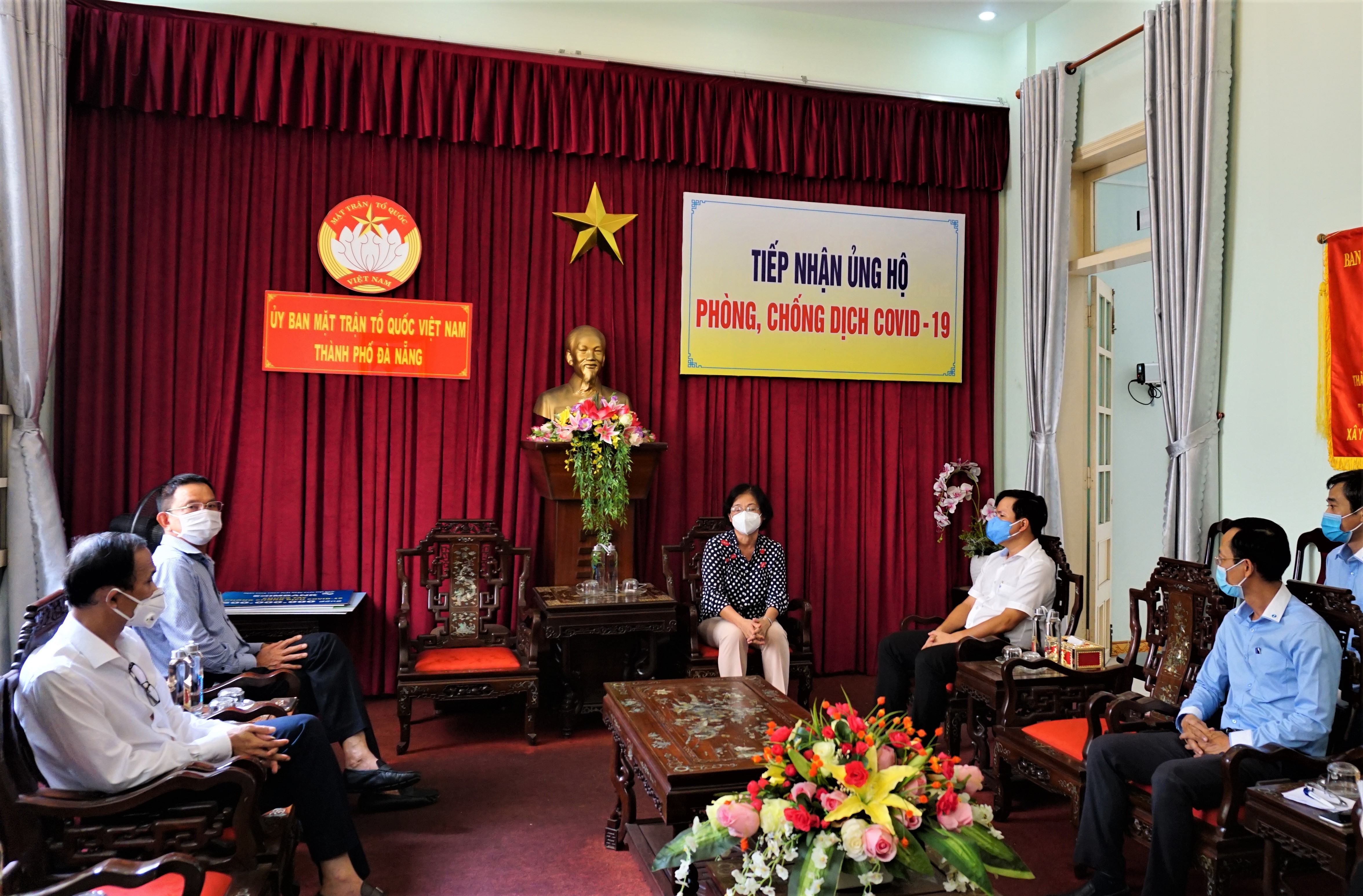 Vietcombank ủng hộ 5 tỷ đồng chung tay cùng thành phố Đà Nẵng đẩy lùi COVID-19 - Ảnh 2
