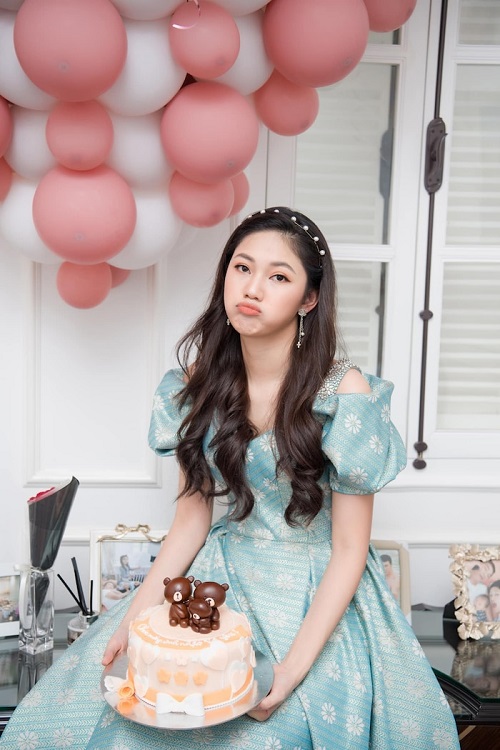 Tin tức giải trí mới nhất ngày 23/04: Á hậu Thanh Tú khoe nhan sắc xinh đẹp trong tiệc sinh nhật tuổi 26 - Ảnh 1