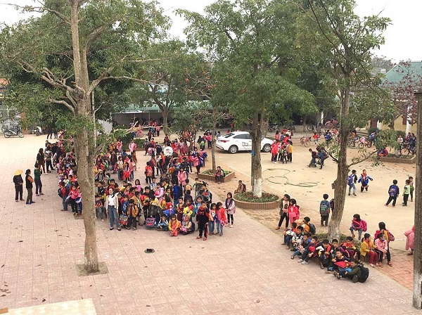 Nghệ An: Phòng học bất ngờ bốc cháy, hàng trăm học sinh phải sơ tán - Ảnh 2