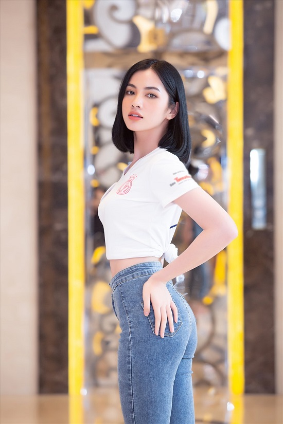 Dàn thí sinh Hoa hậu Việt Nam 2020 đồng loạt khoe chân dài, vén áo đọ eo thon trước thềm chung kết - Ảnh 8