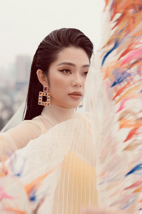 Top 5 Hoa hậu biển Việt Nam khoe đường cong "đốt mắt" tại bể bơi - Ảnh 5