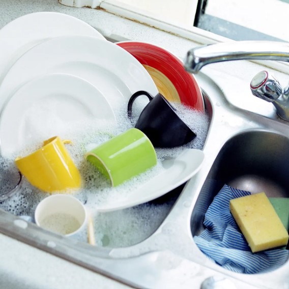 Đời sống - Thói quen nhiều gia đình mắc phải khi rửa bát có thể khiến vi khuẩn tăng 480.000 lần (Hình 2).