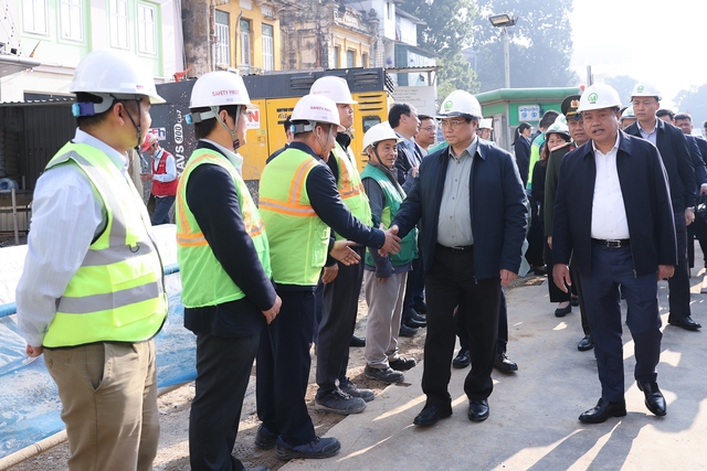 Tin trong nước - Thủ tướng kiểm tra hiện trường, thúc đẩy tiến độ dự án đường sắt Nhổn - ga Hà Nội