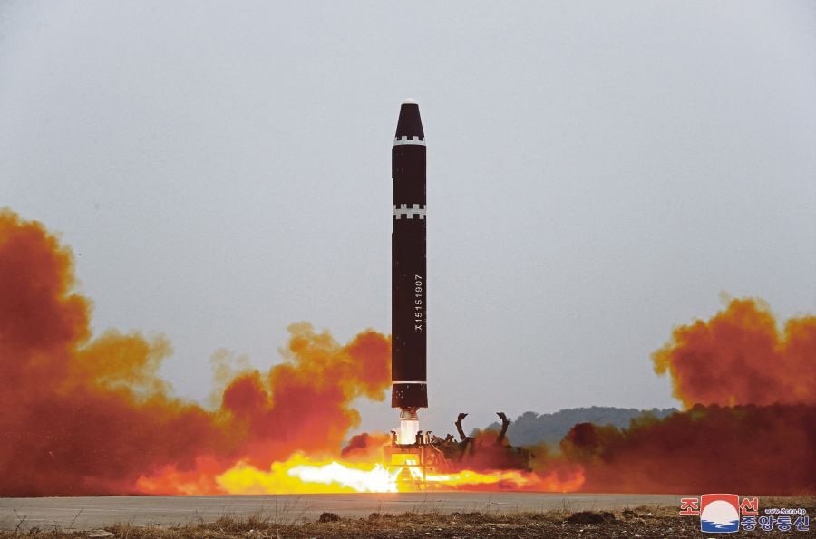 Tin thế giới - Triều Tiên tuyên bố thử thành công tên lửa đạn đạo ICBM hoàn toàn mới