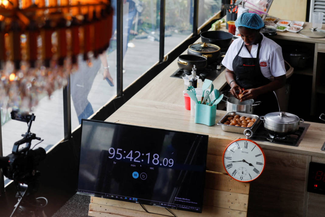 Đời sống - Nấu ăn 100 giờ không ngừng nghỉ để phá kỷ lục Guinness thế giới