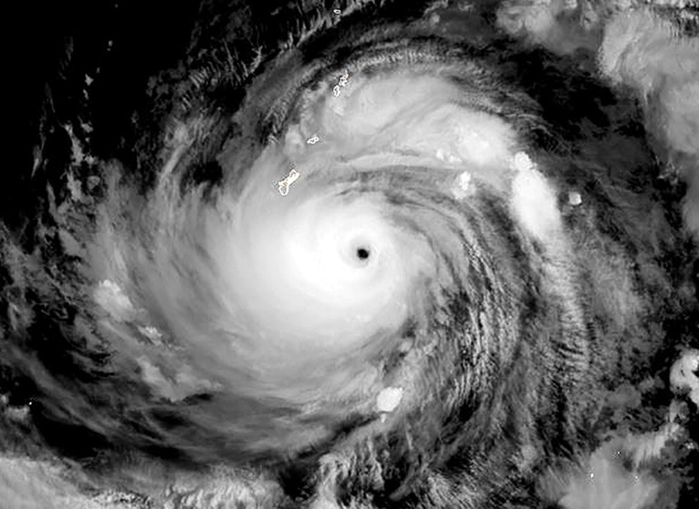 Xã hội - Siêu bão Mawar mạnh kỷ lục tiến sát Philippines, Việt Nam theo dõi sát 