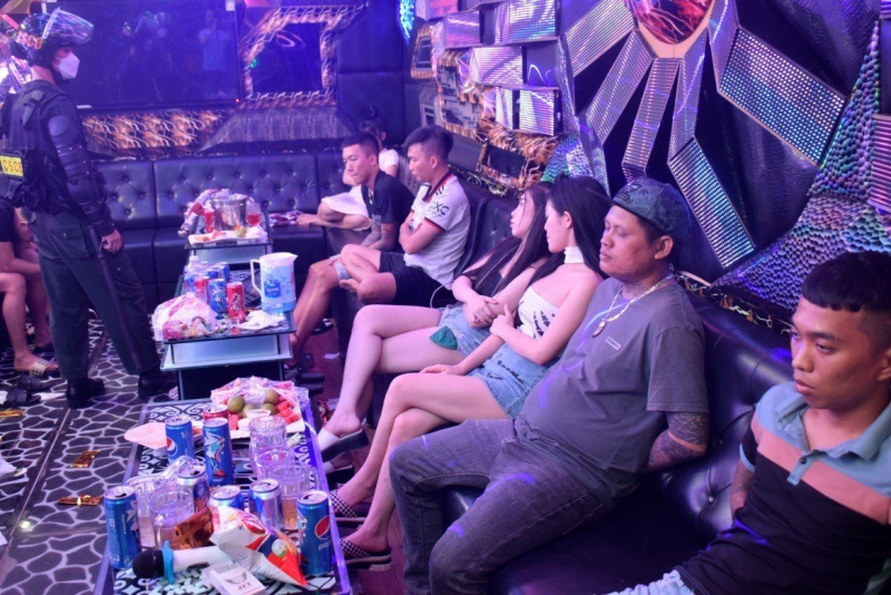An ninh - Hình sự - Bình Phước: 41 nam nữ dương tính với ma túy tại quán karaoke 