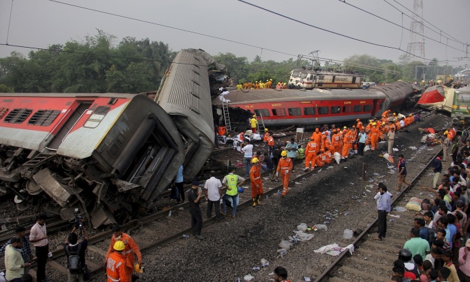 Tin thế giới - Nhiều nhân viên cứu hộ Ấn Độ bị tổn thương tâm lý sau thảm kịch tàu hỏa