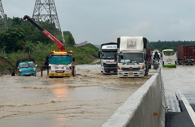 Tin trong nước - Đề nghị làm rõ trách nhiệm để xảy ra ngập lụt tại cao tốc Phan Thiết - Dầu Giây