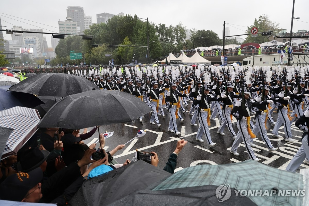 Tin thế giới - Hàn Quốc phô diễn loạt vũ khí hiện đại trong lễ duyệt binh mới nhất (Hình 12).