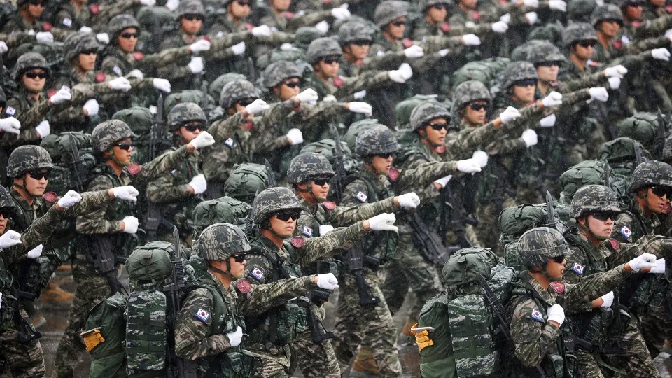 Tin thế giới - Hàn Quốc phô diễn loạt vũ khí hiện đại trong lễ duyệt binh mới nhất (Hình 11).