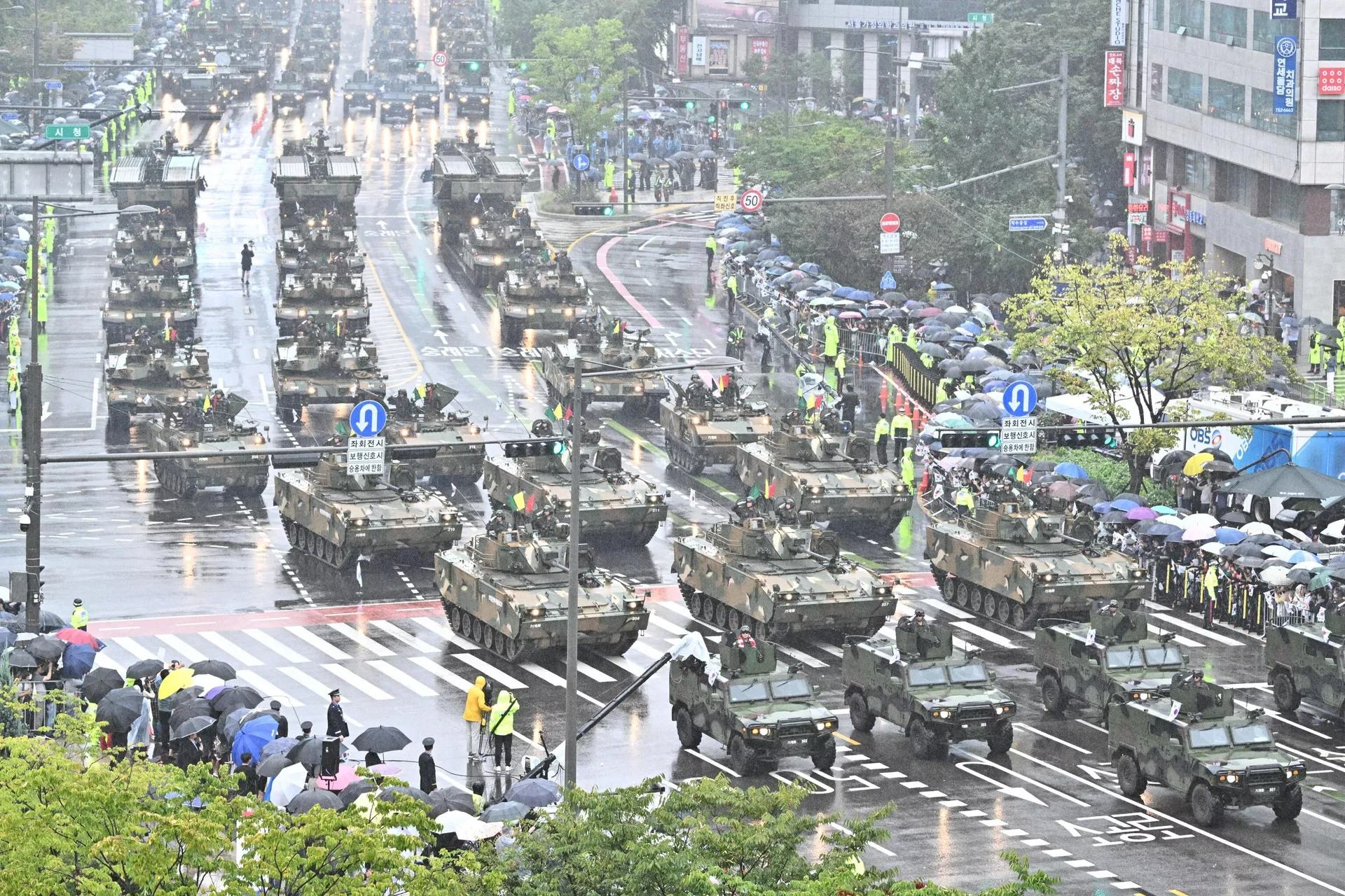Tin thế giới - Hàn Quốc phô diễn loạt vũ khí hiện đại trong lễ duyệt binh mới nhất (Hình 10).